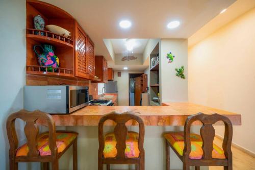 2 BR Condo for 8 Guests - Only 5 Min Walk to Beach - At Playacar, Chac Ha Condos in Playa del Carmen, Mexico