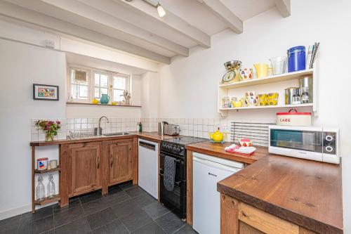 Stylish home from home with great views in Harlech