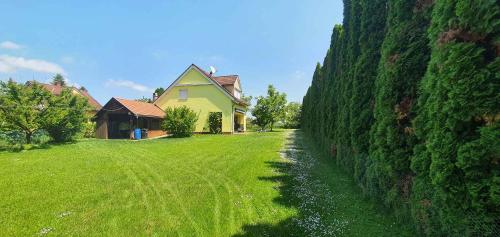 Holiday home in Balatonbereny 34653 - image 8