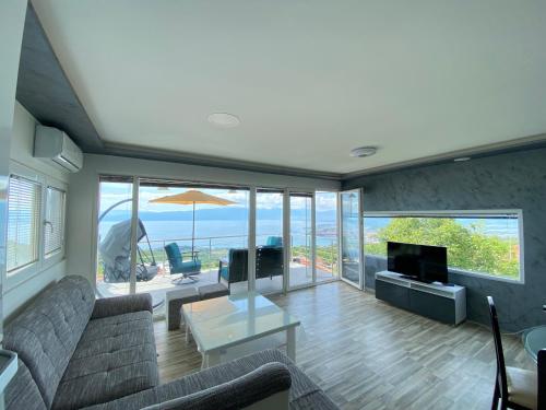 Velestovo panorama house II in Velestovo