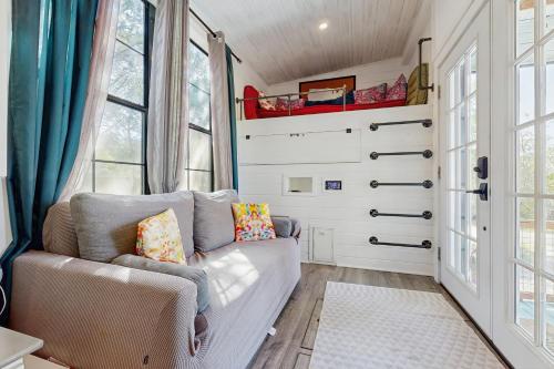 Chimney Rock Tiny Home in Canyon Lake, USA