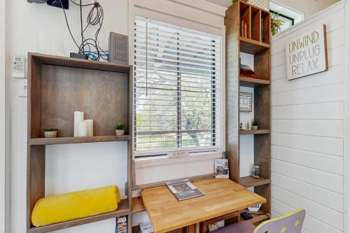 Chimney Rock Tiny Home in Canyon Lake, USA