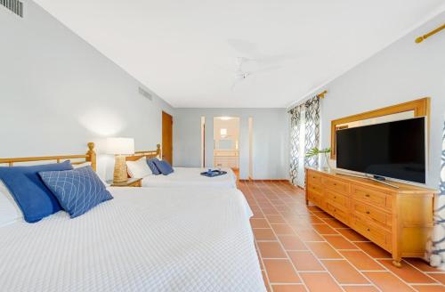 Villa Quenepa at Lakeside Villas in เบกา อัลตา