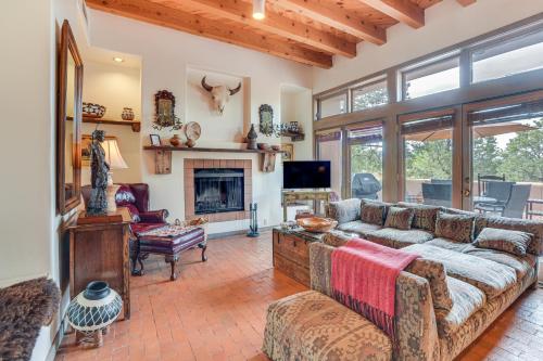 10 Mi to Santa Fe Plaza Casita with Mtn View! in Rancho Encantado, USA