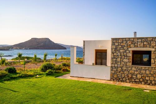 Exterior view, Kavo Plako Studio 2 in Itanos