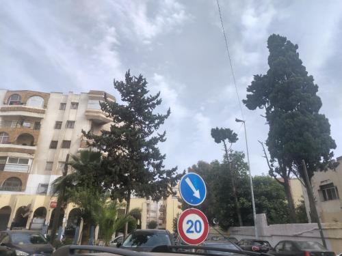 Charmant appartement a Casablanca Pres tram & gare in Al Fida