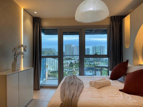 Panoramic Landscape Seaview, 2BR, near Airport, 11m, Manila