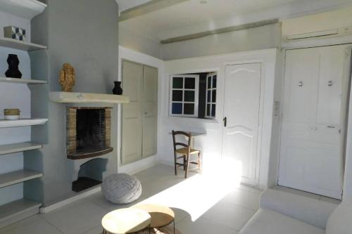 Lounge/area TV in comune, VINTAGE -Cosy nid douillet Vieil Antibes- Idéal couple (VINTAGE -Cosy nid douillet Vieil Antibes- Ideal couple) in Maure