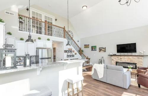 Vineyard Cottage in Wine Country with Hot Tub in Jonesville