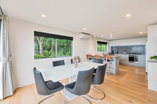 المرافق, Retreat with Breathtaking Views in وايتاكير