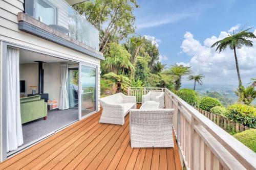 شرفة/ تراس, Retreat with Breathtaking Views in وايتاكير