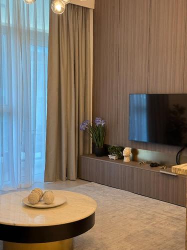 Canal View 1BR - Business Bay - Fully Furnished - image 12
