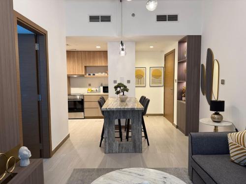 Canal View 1BR - Business Bay - Fully Furnished - image 3