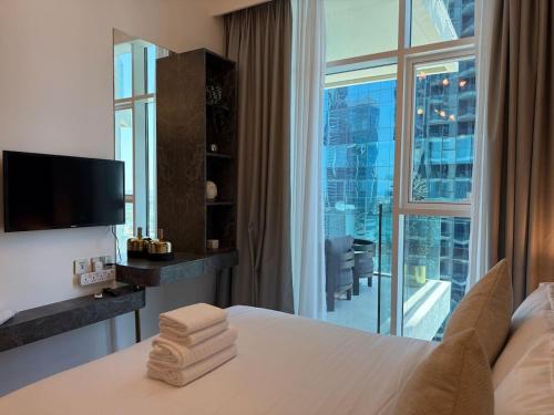 Canal View 1BR - Business Bay - Fully Furnished - image 11