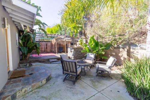 Centrally Located Cottage Near Lake Trails Shops in La Mesa
