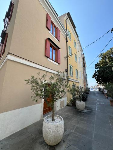 Lavender Apartment in Piran