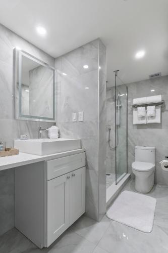 King Suite with Ocean View image 7