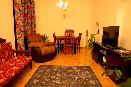 2 bedrooms, 3 beds