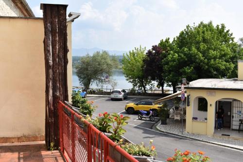 NINFA DEL LAGO BEDROOMS IL TUO ALLOGGIO SUL LAGO by Dinamica Real Estate in Posta Fibreno