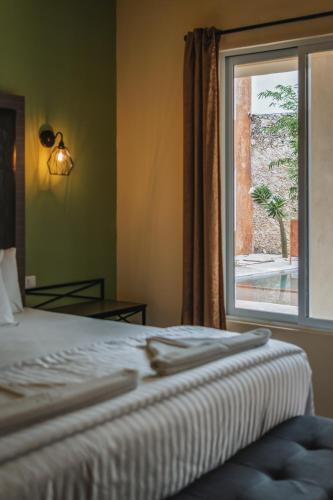Deluxe King Room image 1