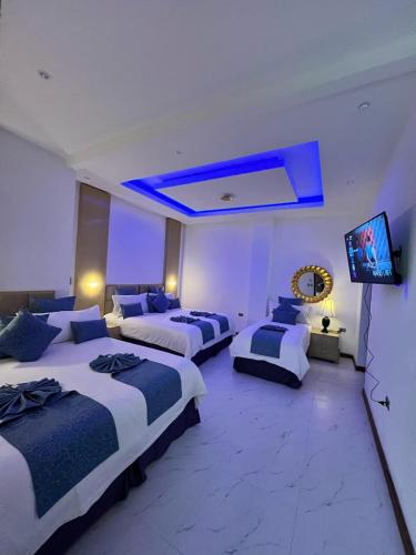 4 twin beds