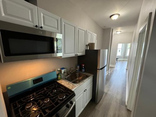 Beautiful Home Near Downtwon - Free Parking! in Grand Boulevard