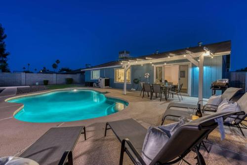 Tranquility 4 Bedroom With Free Heated Pool!