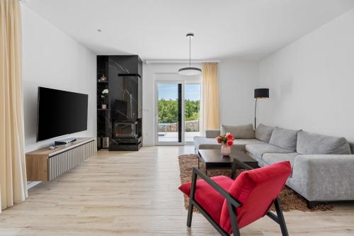 Villa Dalmatia with Sauna, Hot tub, Heated pool in Šumet