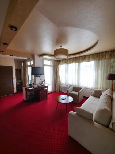 Meridian Hotel - image 12