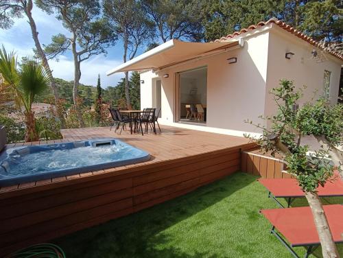 Maison T2 avec jacuzzi gîte à louer La Redonne