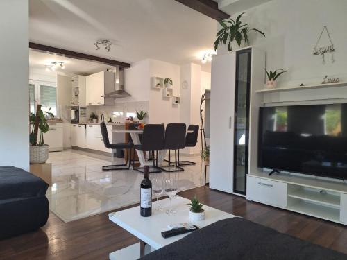 Holiday home Laura in Rasopasno