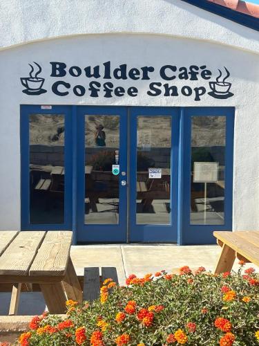 Starlight Inn & Suites Motel 29 Palms Joshua Tree  in Twentynine Palms