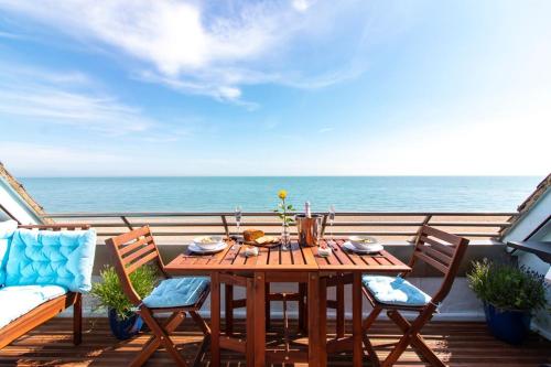 The Breakers - Sea Shell Apartment, Folkestone