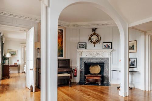 Létesítmények, Tamar Castle in Halton Quay