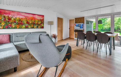  3 Bedroom Stunning Home In Fårvang in Brårup