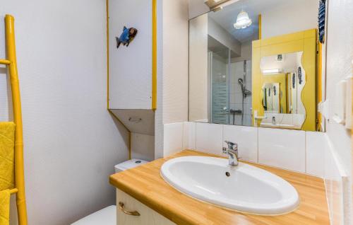 One-Bedroom Apartment image 2