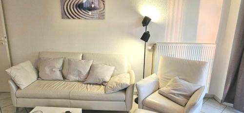 Apartment "Seeschwalbe" mit sonnigem Südbalkon Sauna und Parkplatz - 200m zum Deich in Holssel, Deutschland