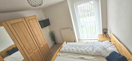 Apartment "Seeschwalbe" mit sonnigem Südbalkon Sauna und Parkplatz - 200m zum Deich in Holssel, Deutschland