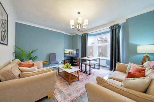 Comfortable 2BR Apartment with Free Parking, Glasgow (photo 2)