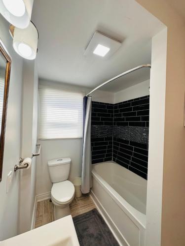 Charming & Cozy Family Home Near Plaza, Movie hall, Корнуолл (фото 7)