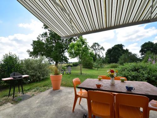 Balkons/terase, Villa in Crux-la-Ville near Morvan Park in Saint-Saulge