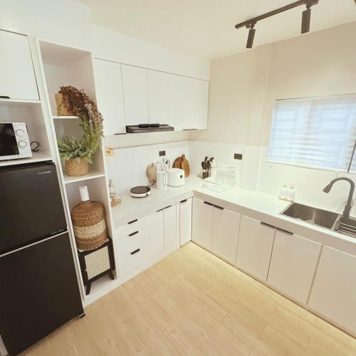 Kitchen, Private 2BR Unit | Netflix, WiFi & Comfort in Mati