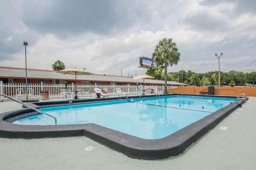 Rodeway Inn & Suites Winter Haven Chain of Lakes