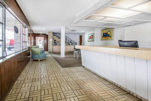 Rodeway Inn & Suites Winter Haven Chain of Lakes in وينتر هيفن