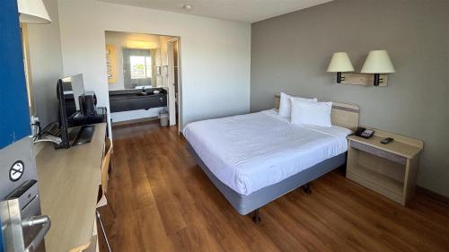 Motel 6-Las Vegas NV - Boulder Hwy - image 6