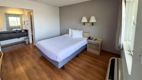Motel 6-Las Vegas NV - Boulder Hwy - image 2