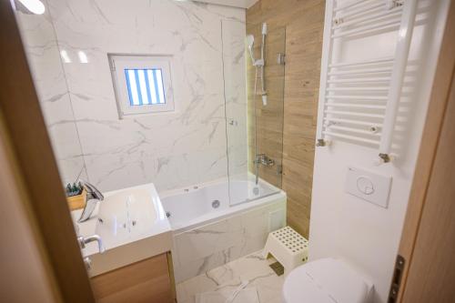 Apartment image 6