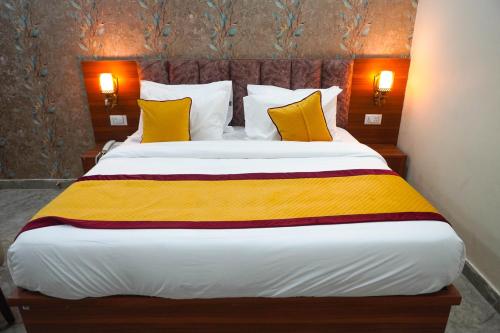 Hotel Relax Suites FNG Expresway 63 Noida