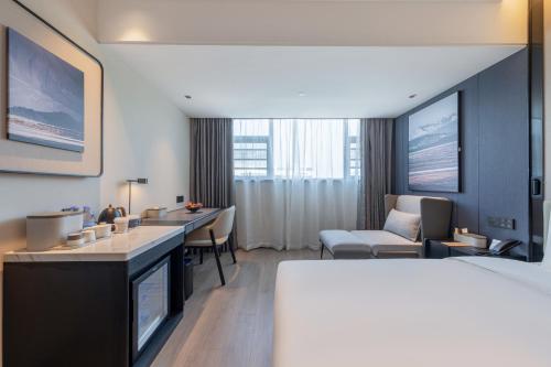 Superior Twin Room room in Atour X Hotel Xiamen Gaoqi Airport Innovation Park Metro Station