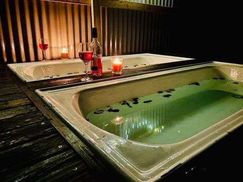 อ่างแช่น้ำร้อน, Wattle Creek Cottage with Breakfast Basket in แอมเบอร์ลีย์